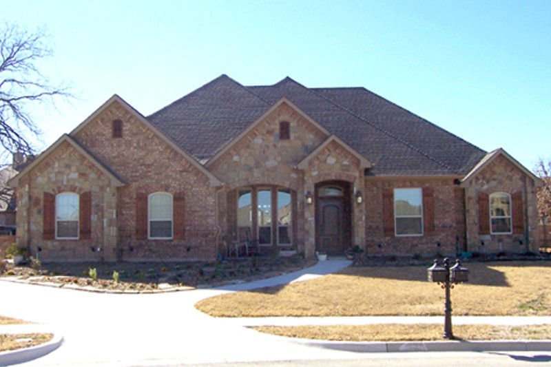 Home Plan - Traditional Exterior - Front Elevation Plan #84-501