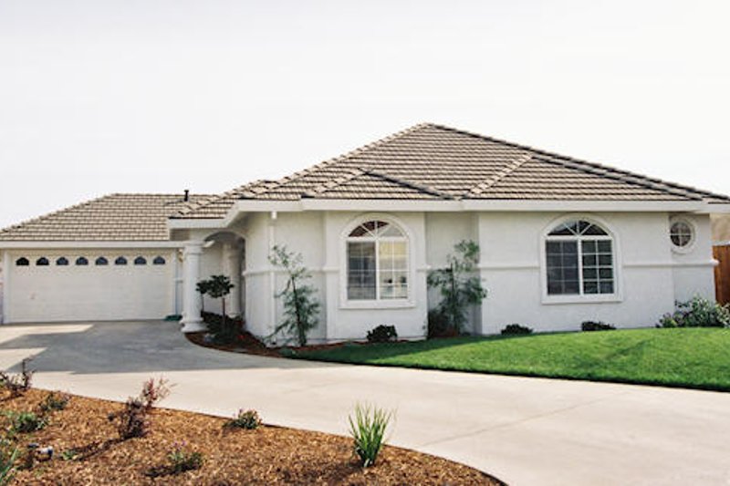 Home Plan - Mediterranean Exterior - Front Elevation Plan #437-9