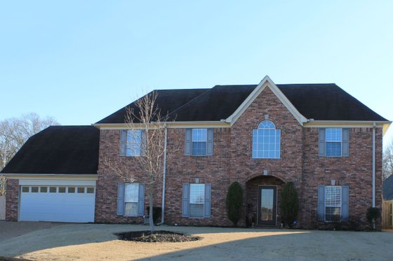 2600 square foot traditional home