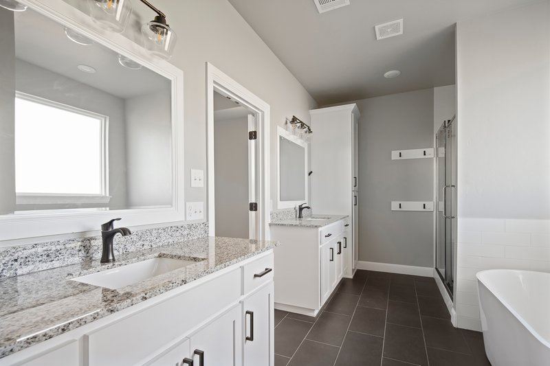 Home Plan - Interior - Master Bathroom for Farmhouse House Plan #430-184 - 4 bed, 2.5 bath