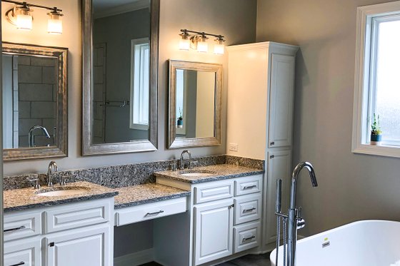 Interior - Master Bathroom for Cottage House Plan #406-9657 - 3 bed, 2 bath