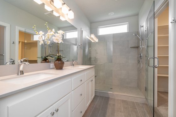 Interior - Master Bathroom for Craftsman House Plan #124-1166 - 3 bed, 2 bath