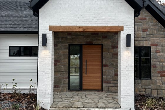 Exterior - Covered Porch for Farmhouse House Plan #437-135 - 4 bed, 3.5 bath