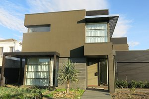 Modern Exterior - Front Elevation Plan #496-17