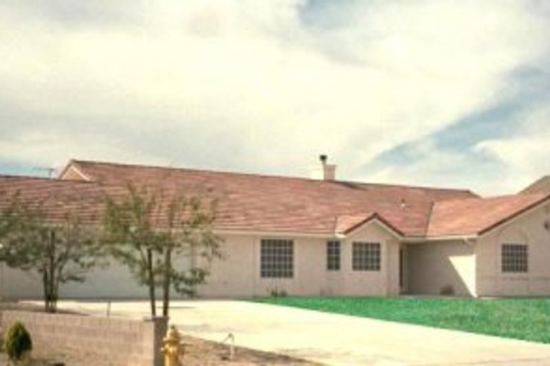 House Design - Ranch Exterior - Front Elevation Plan #1-615