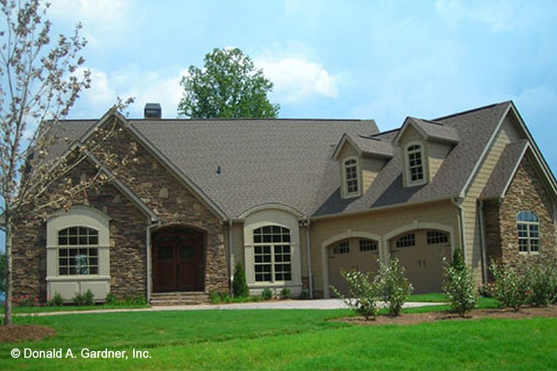 Dream House Plan - Craftsman Exterior - Front Elevation Plan #929-761