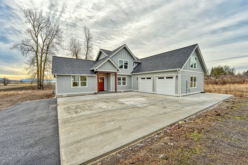 Home Plan - Exterior - Front Elevation for Country House Plan #1070-266 - 3 bed, 2.5 bath