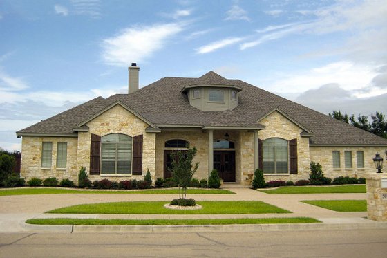 Exterior - Front Elevation for European House Plan #472-17 - 4 bed, 3.5 bath