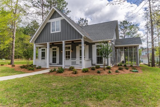 Craftsman Exterior - Front Elevation Plan #430-174