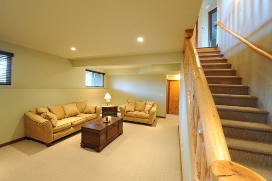 Family Room - 1900 square foot Cottagez