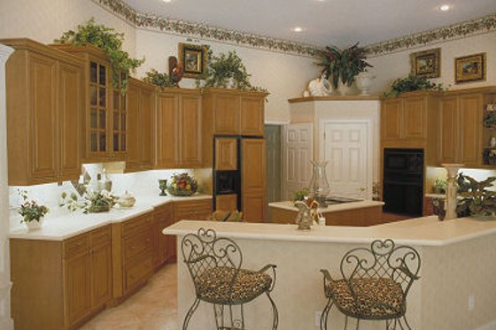 Photo 5 for European House Plan #417-380 - 5 bed, 4 bath