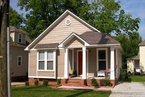 Bungalow Exterior - Front Elevation Plan #936-30