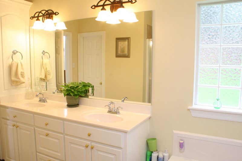Home Plan - Interior - Master Bathroom 2 for Traditional House Plan #21-139 - 3 bed, 2 bath