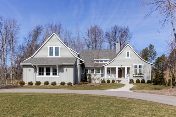 Exterior - Front Elevation for Traditional House Plan #901-135 - 4 bed, 2.5 bath