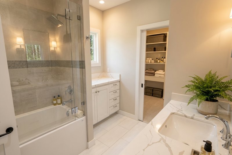House Plan Design - Interior - Master Bathroom 1 for Craftsman House Plan #51-1531 - 3 bed, 2 bath
