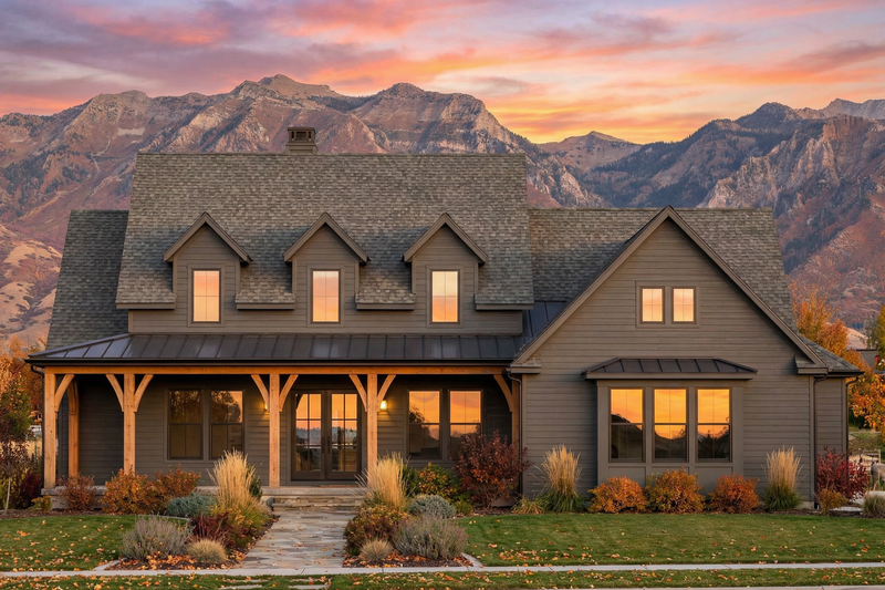 Farmhouse Style House Plan - 4 Beds 3 Baths 2700 Sq/Ft Plan #1096-66 Exterior