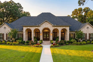Dream House Plan - Exterior - Front Elevation for Southern House Plan #406-9614 - 4 bed, 4.5 bath