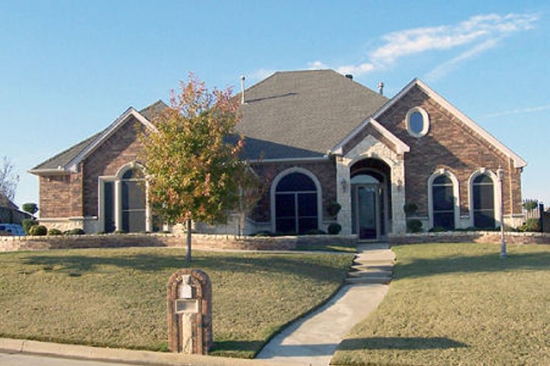 Home Plan - European Exterior - Front Elevation Plan #84-401