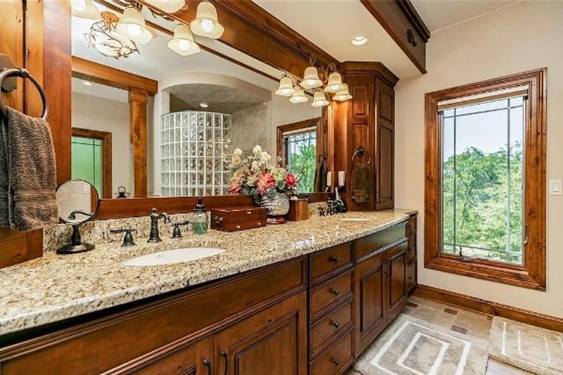 Home Plan - Interior - Master Bathroom for Cottage House Plan #70-1553 - 5 bed, 4.5 bath