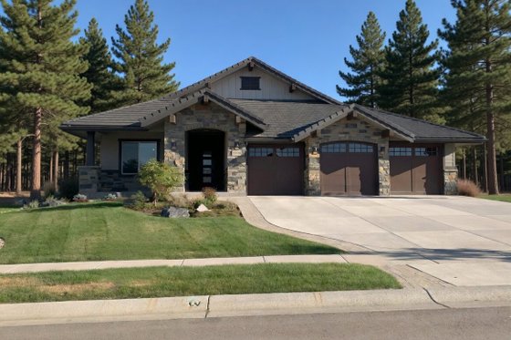 Exterior - Front Elevation 1 for Ranch House Plan #1069-7 - 3 bed, 2.5 bath