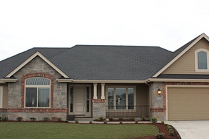 Dream House Plan - Craftsman Exterior - Front Elevation Plan #124-779