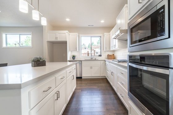 Interior - Kitchen 2 for Traditional House Plan #124-1162 - 3 bed, 3 bath