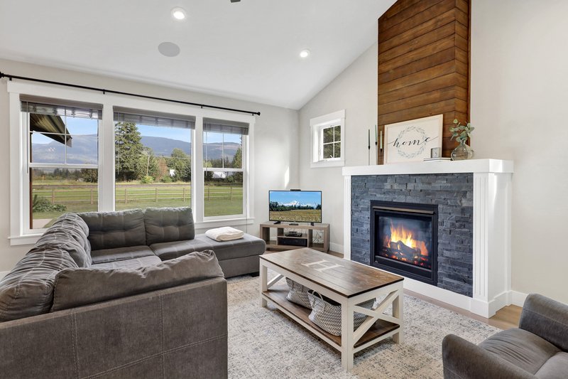 Dream House Plan - Interior - Family Room 1 for Farmhouse House Plan #1070-16 - 3 bed, 2.5 bath
