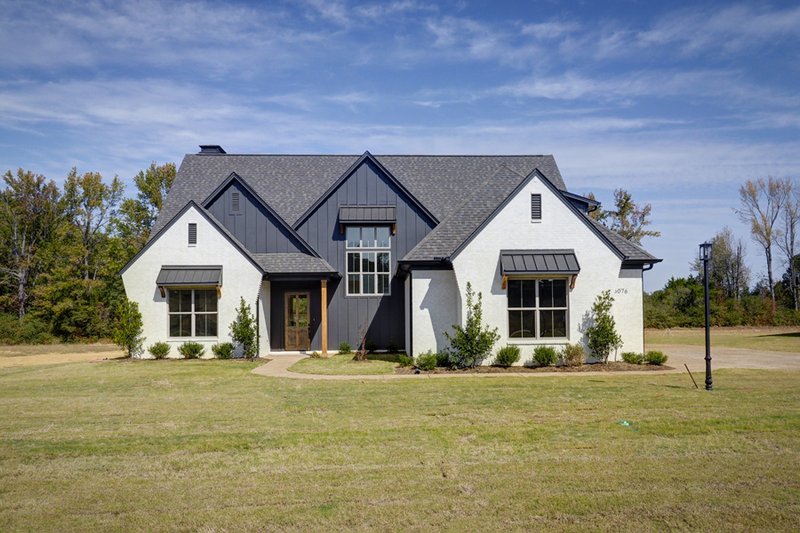 Farmhouse Style House Plan - 4 Beds 3.5 Baths 2906 Sq/Ft Plan #927-1028