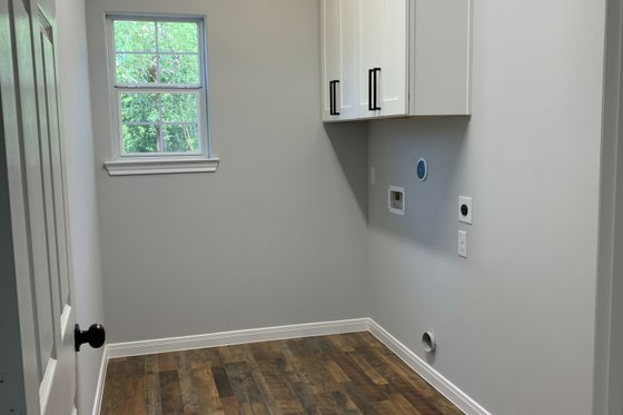 Interior - Laundry for Craftsman House Plan #437-99 - 3 bed, 2 bath