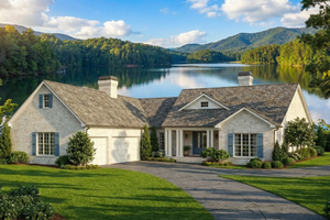 Traditional Exterior - Front Elevation Plan #17-1022