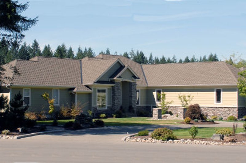 Architectural House Design - Ranch Exterior - Front Elevation Plan #48-301