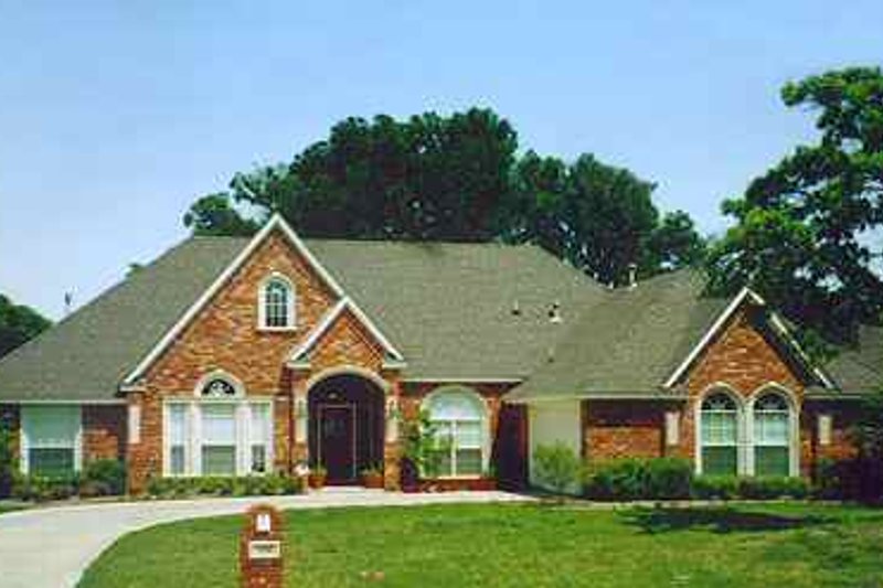 Dream House Plan - Traditional Exterior - Front Elevation Plan #84-146