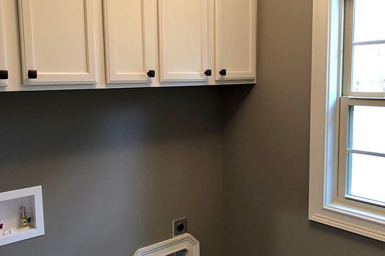 Interior - Laundry for Ranch House Plan #437-77 - 3 bed, 2.5 bath