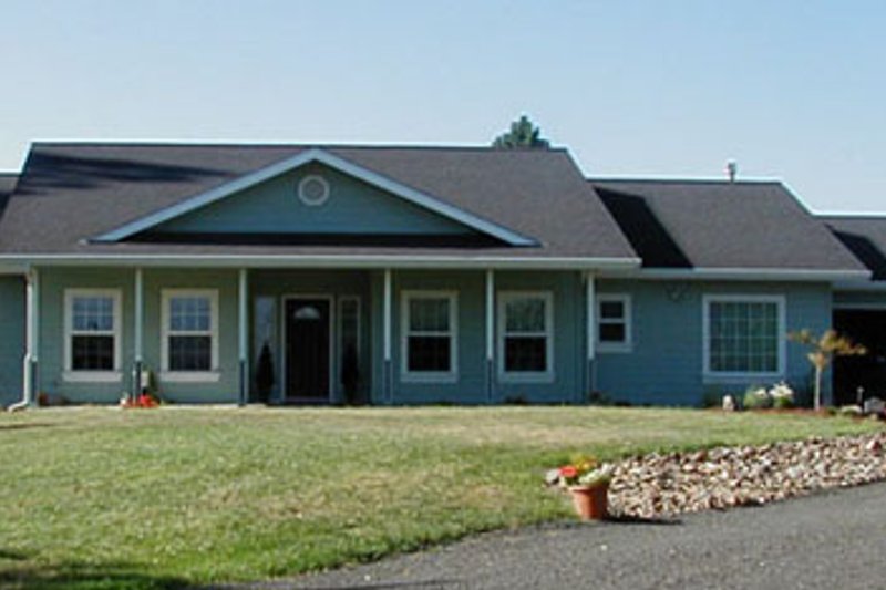 Dream House Plan - Farmhouse Exterior - Front Elevation Plan #124-369
