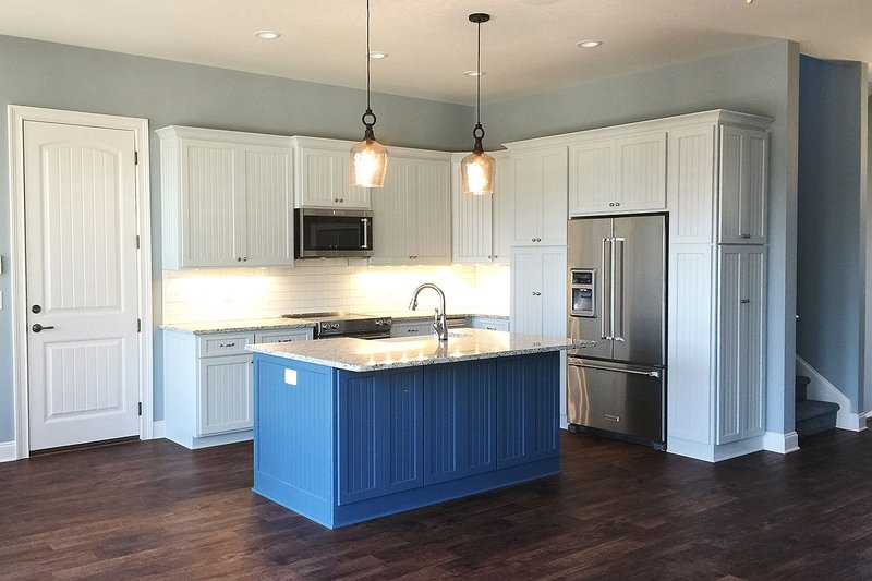 Architectural House Design - Interior - Kitchen for Craftsman House Plan #437-91 - 2 bed, 2.5 bath