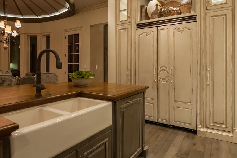 Dream House Plan - Interior - Kitchen 1 for Craftsman House Plan #54-542 - 5 bed, 5.5 bath