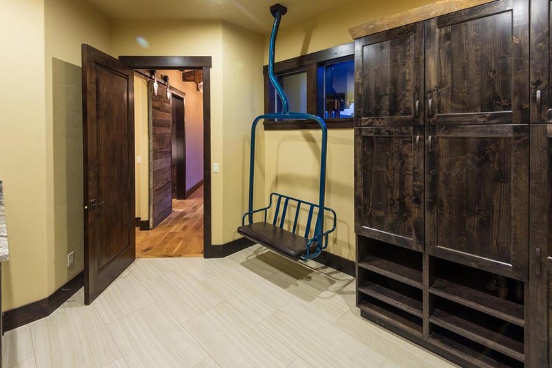 Dream House Plan - Interior - Laundry for Ranch House Plan #895-29 - 3 bed, 3.5 bath