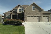 Traditional Style House Plan - 5 Beds 4.5 Baths 5212 Sq/Ft Plan #1060-69 