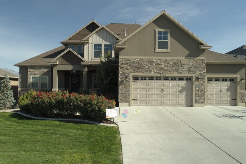Architectural House Design - Exterior - Front Elevation 3 for Traditional House Plan #1060-69 - 5 bed, 4.5 bath
