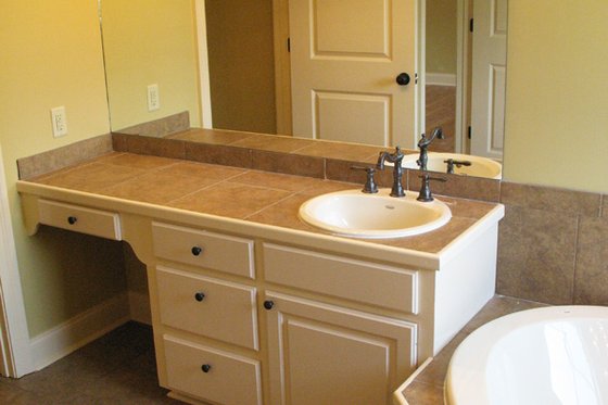 Interior - Master Bathroom for Southern House Plan #21-277 - 3 bed, 2 bath