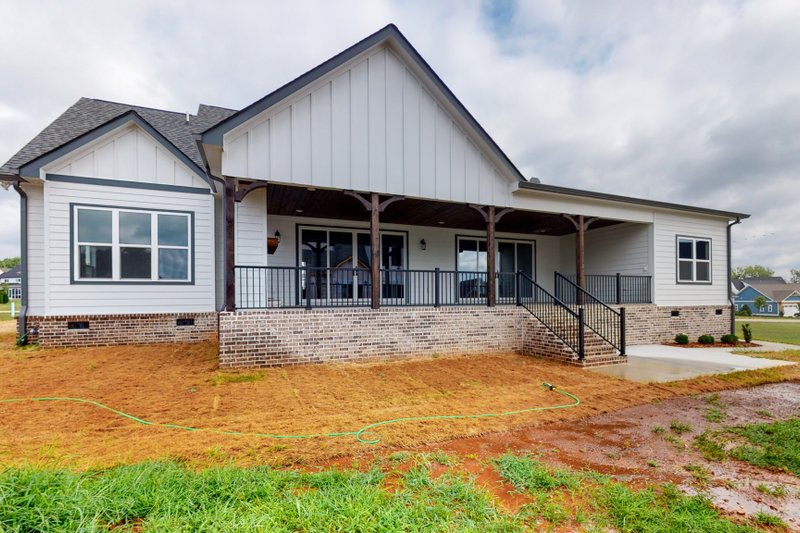 House Blueprint - Photo 3 for Farmhouse House Plan #927-1009 - 4 bed, 3 bath