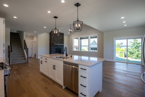Photo 14 for Craftsman House Plan #1070-64 - 4 bed, 2.5 bath