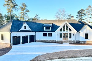 Craftsman Exterior - Front Elevation Plan #437-131