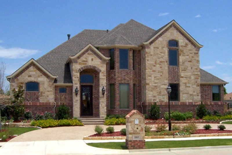 Dream House Plan - Traditional Exterior - Front Elevation Plan #84-523